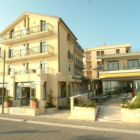 Hotel Bridge ベラーリア・イジェア・マリーナ エクステリア 写真