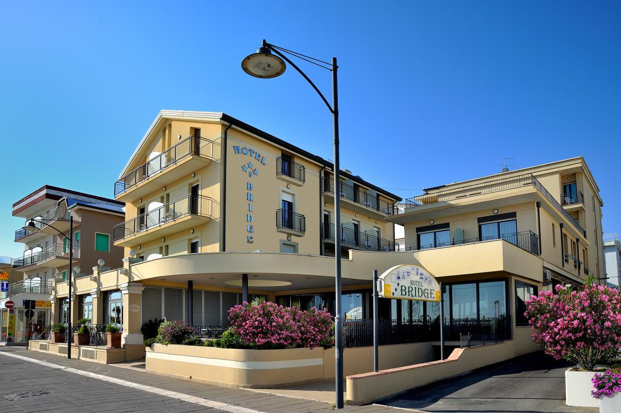 Hotel Bridge ベラーリア・イジェア・マリーナ エクステリア 写真