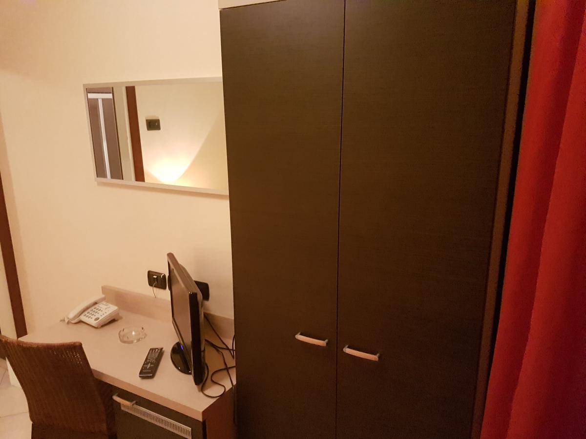 Hotel Bridge ベラーリア・イジェア・マリーナ エクステリア 写真